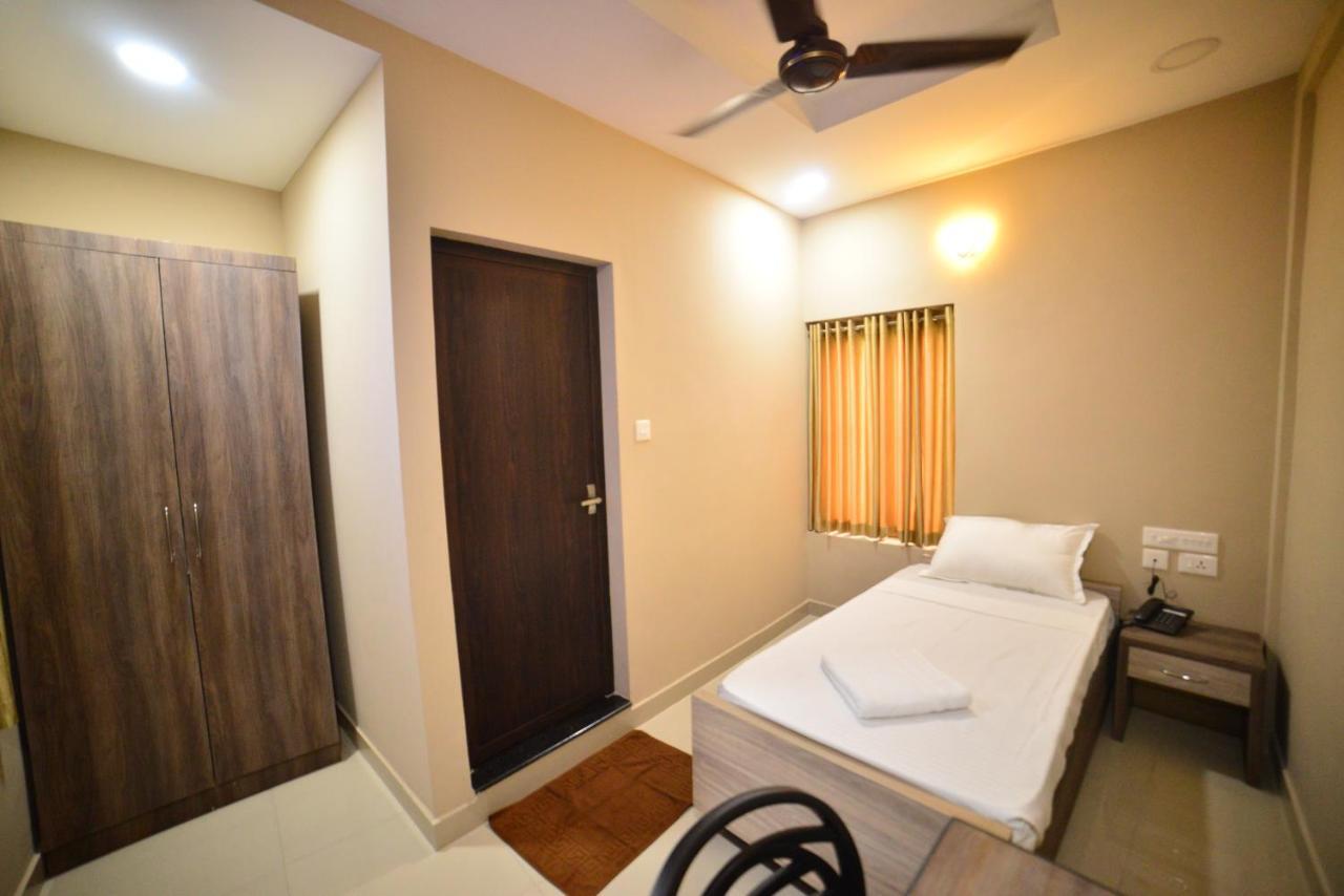 Hotel Priya Kottakkal Exterior photo