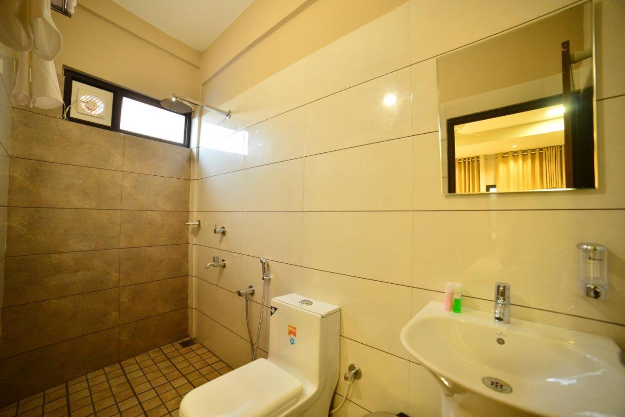 Hotel Priya Kottakkal Exterior photo