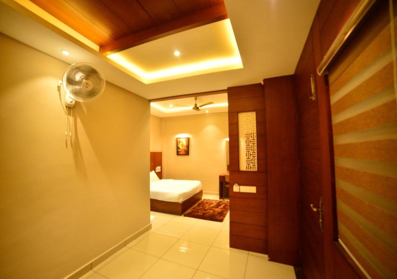 Hotel Priya Kottakkal Exterior photo