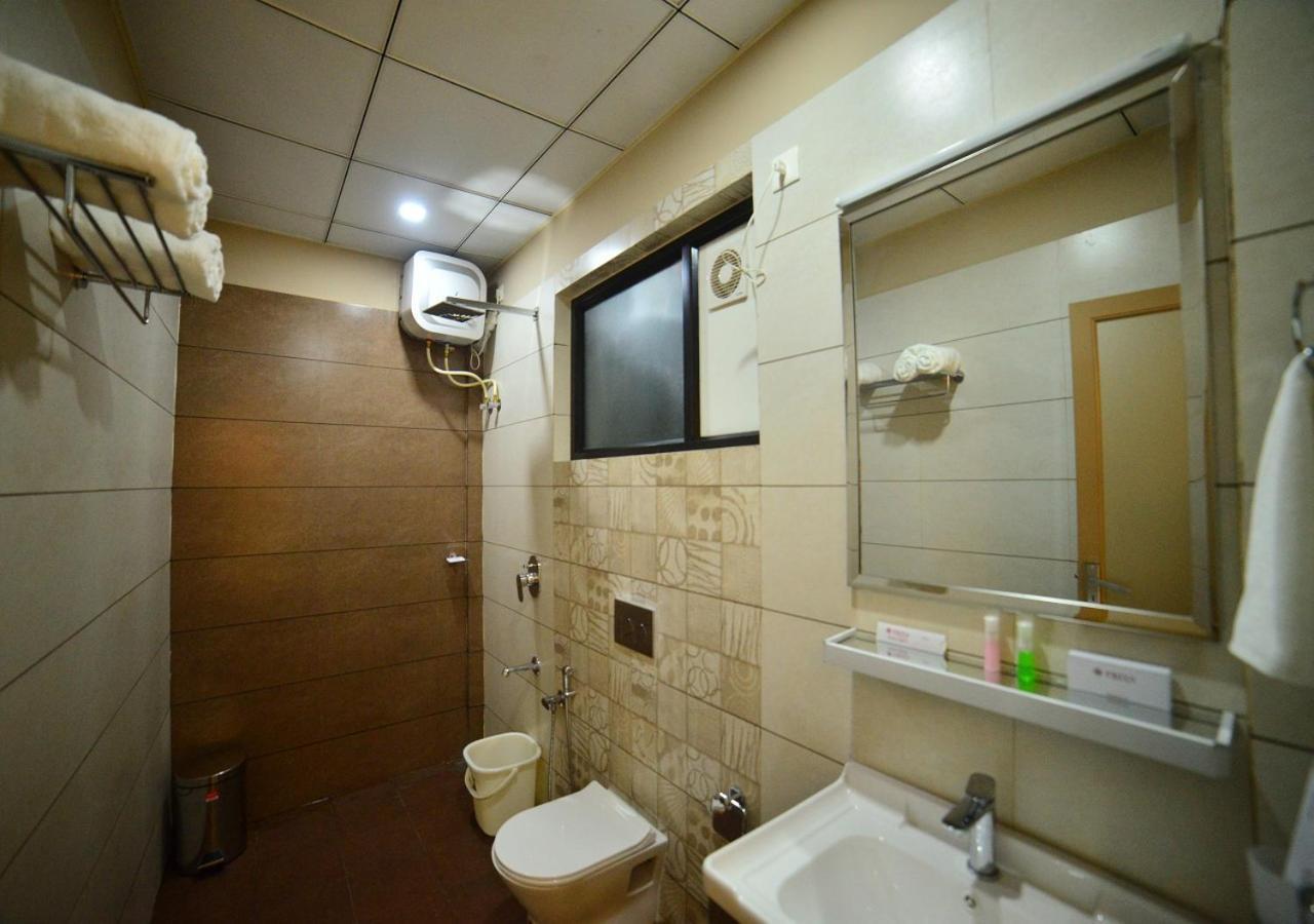 Hotel Priya Kottakkal Exterior photo