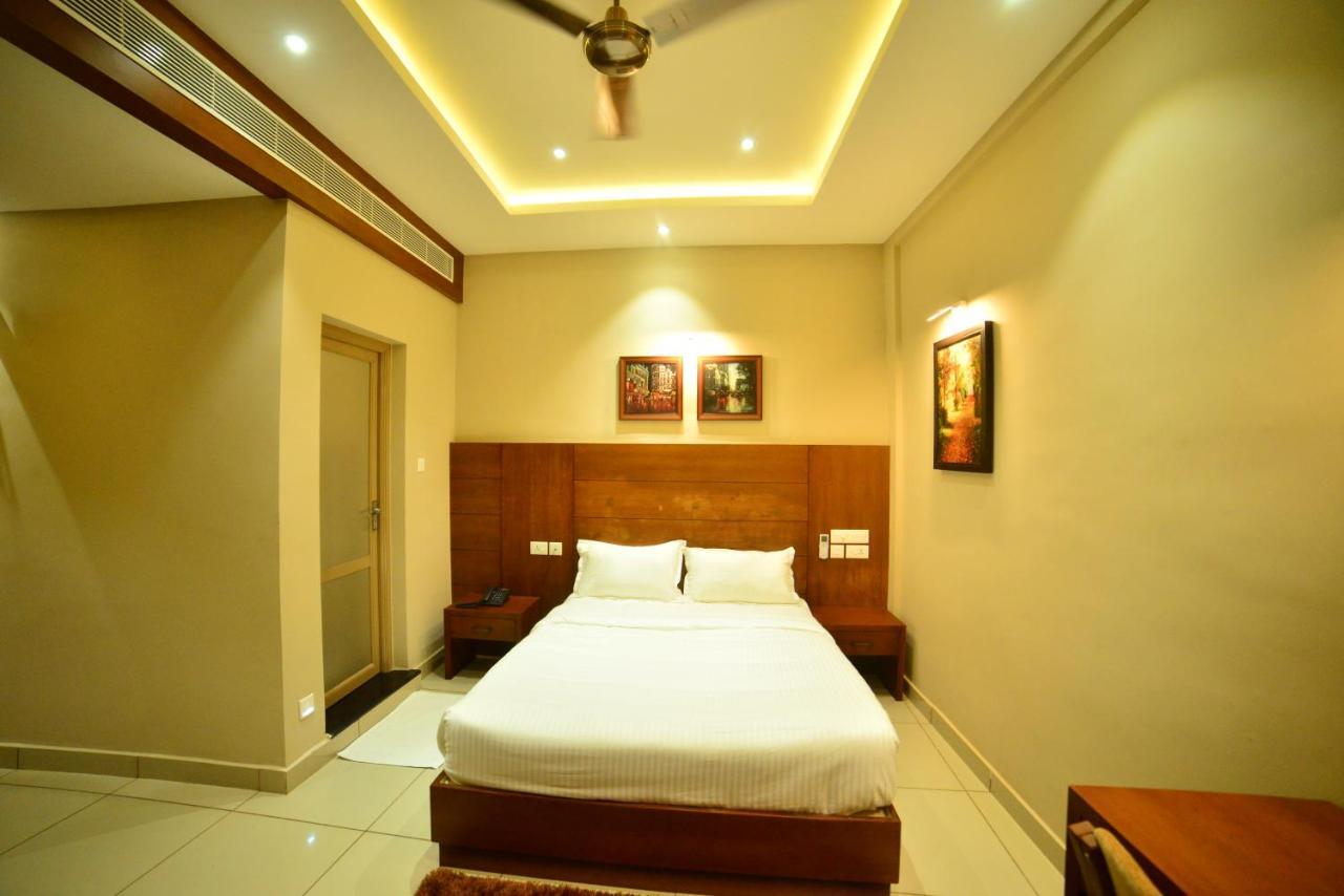 Hotel Priya Kottakkal Exterior photo