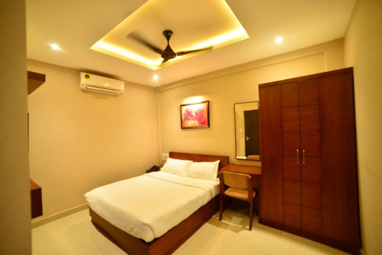 Hotel Priya Kottakkal Exterior photo