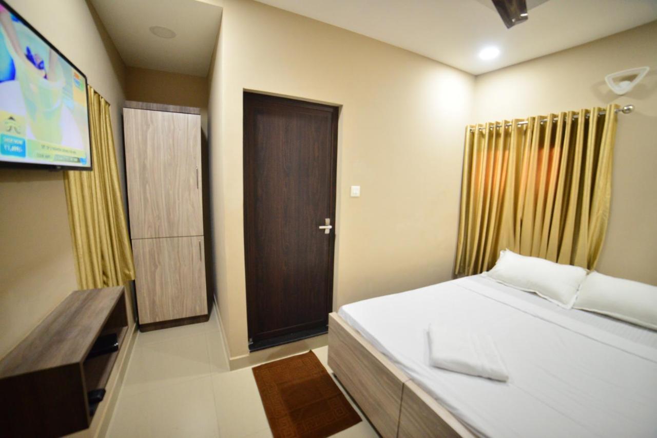 Hotel Priya Kottakkal Exterior photo